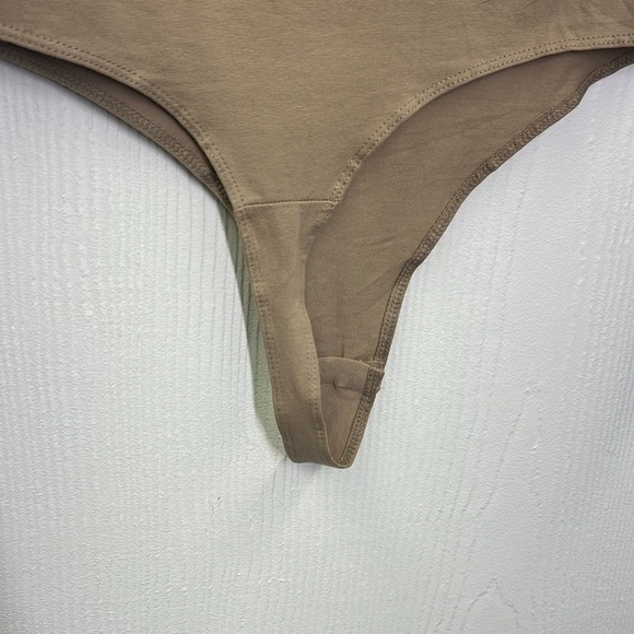 H&M - NWT Cut Out Thong Snap Closure Round Neck Long Sleeve Bodysuit Size Small - Picture 12 of 12